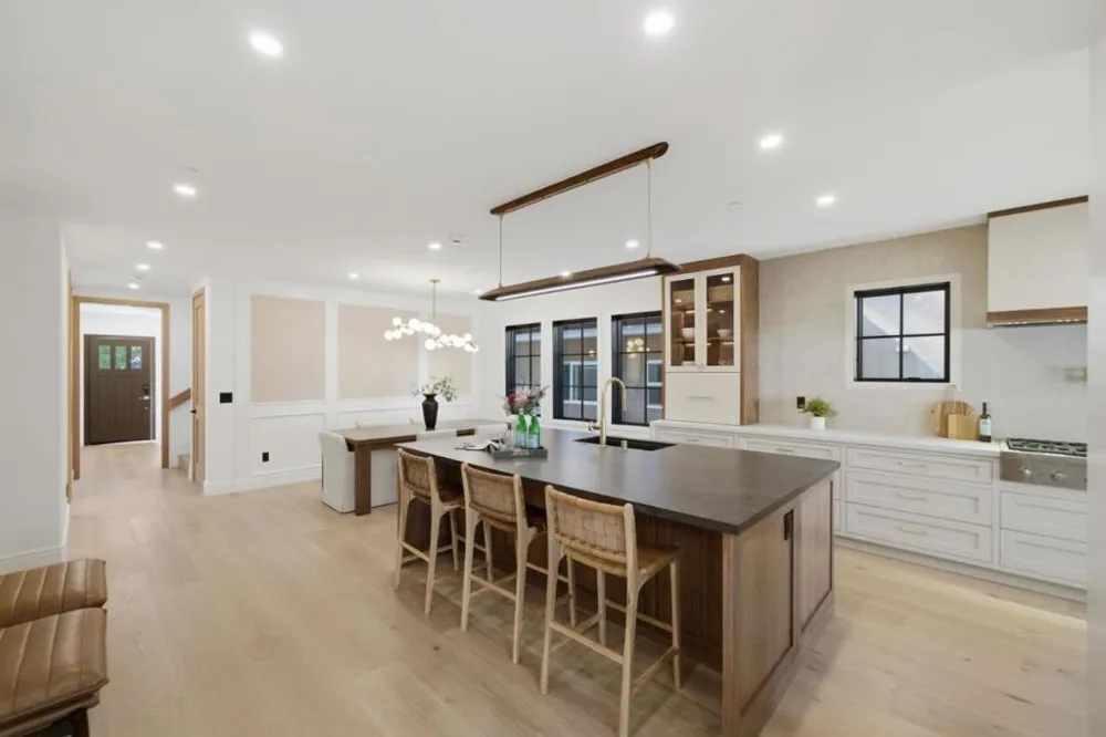1548 Cypress Avenue Burlingame, CA 94010