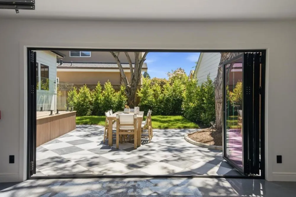 1548 Cypress Avenue Burlingame, CA 94010