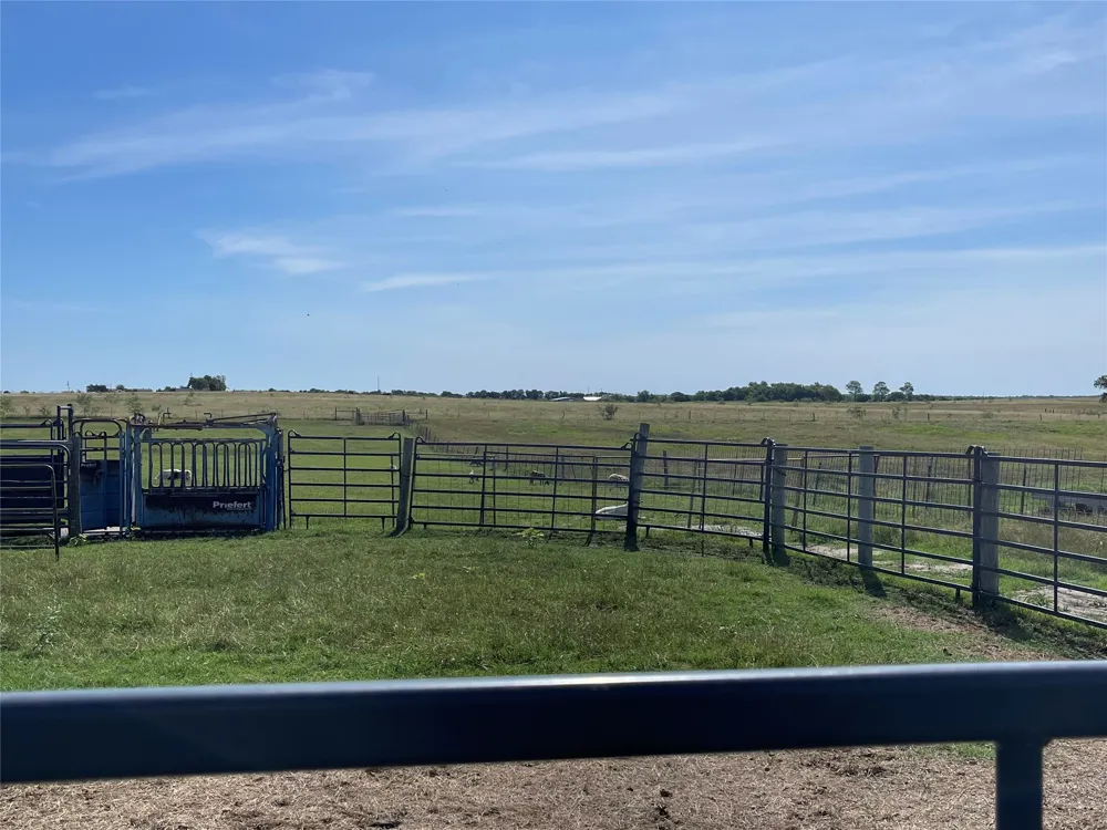 1044 HCR 3241 Hubbard, TX 76648