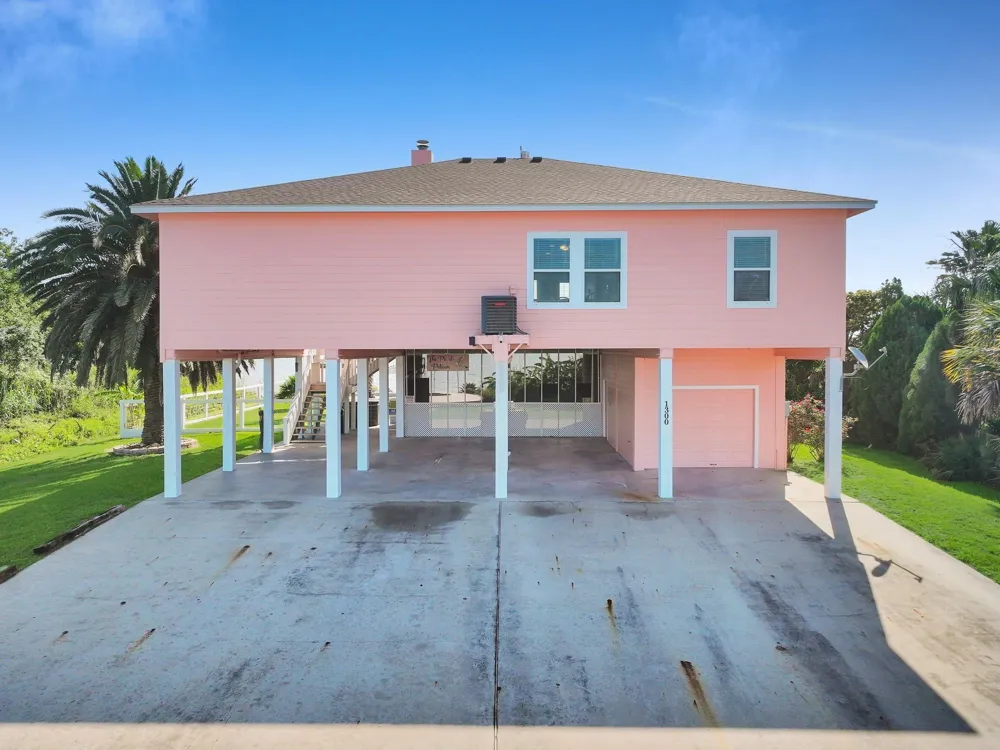 1300 Yacht Basin Gilchrist, TX 77617