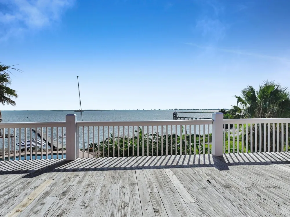 1300 Yacht Basin Gilchrist, TX 77617