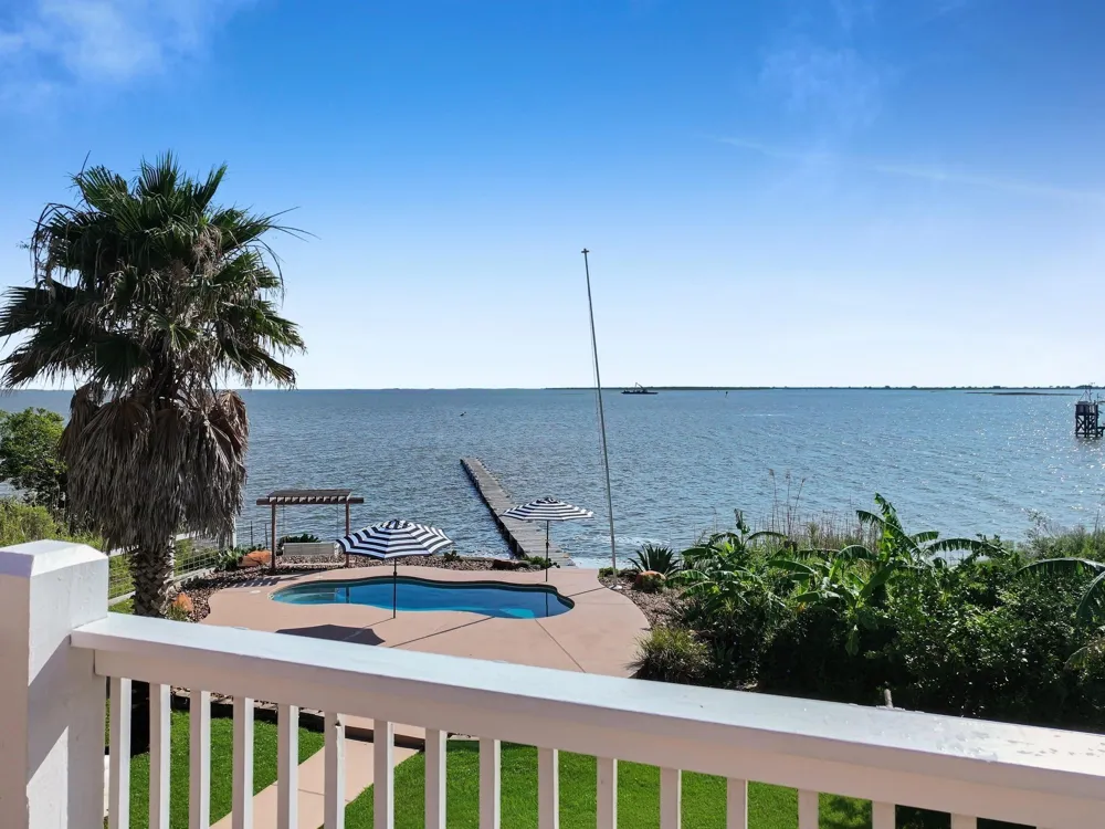 1300 Yacht Basin Gilchrist, TX 77617