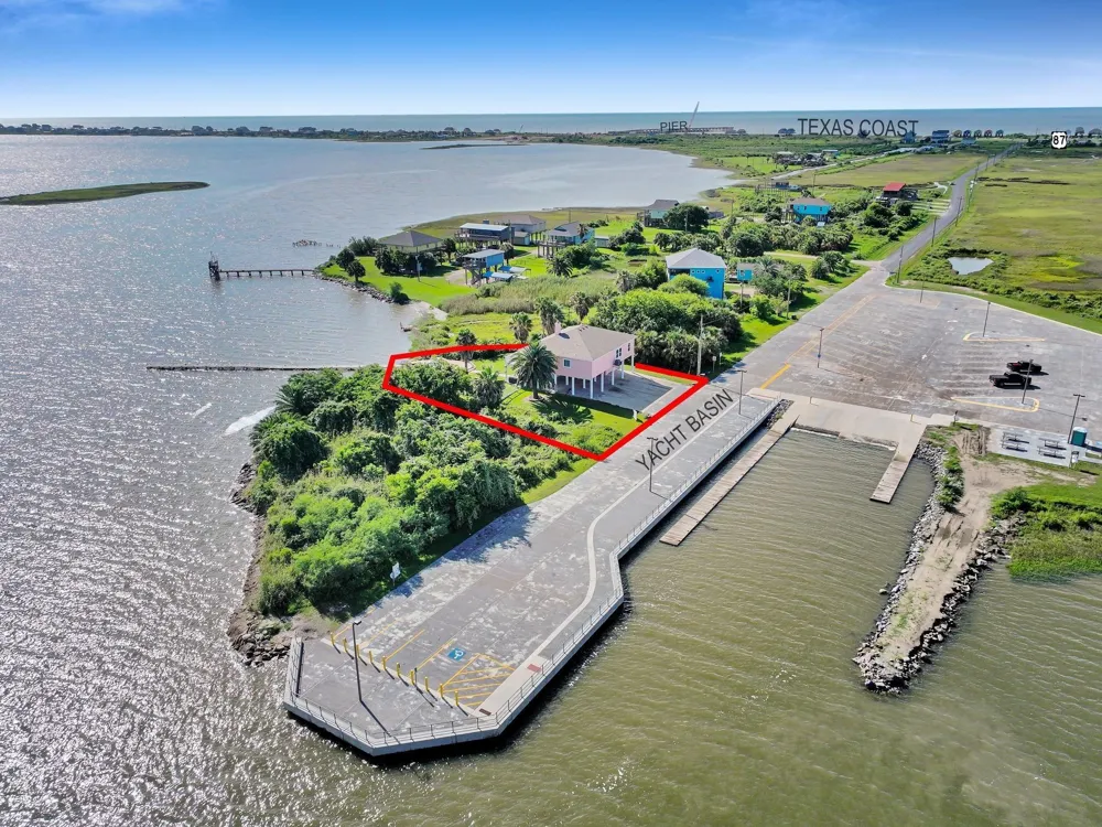 1300 Yacht Basin Gilchrist, TX 77617
