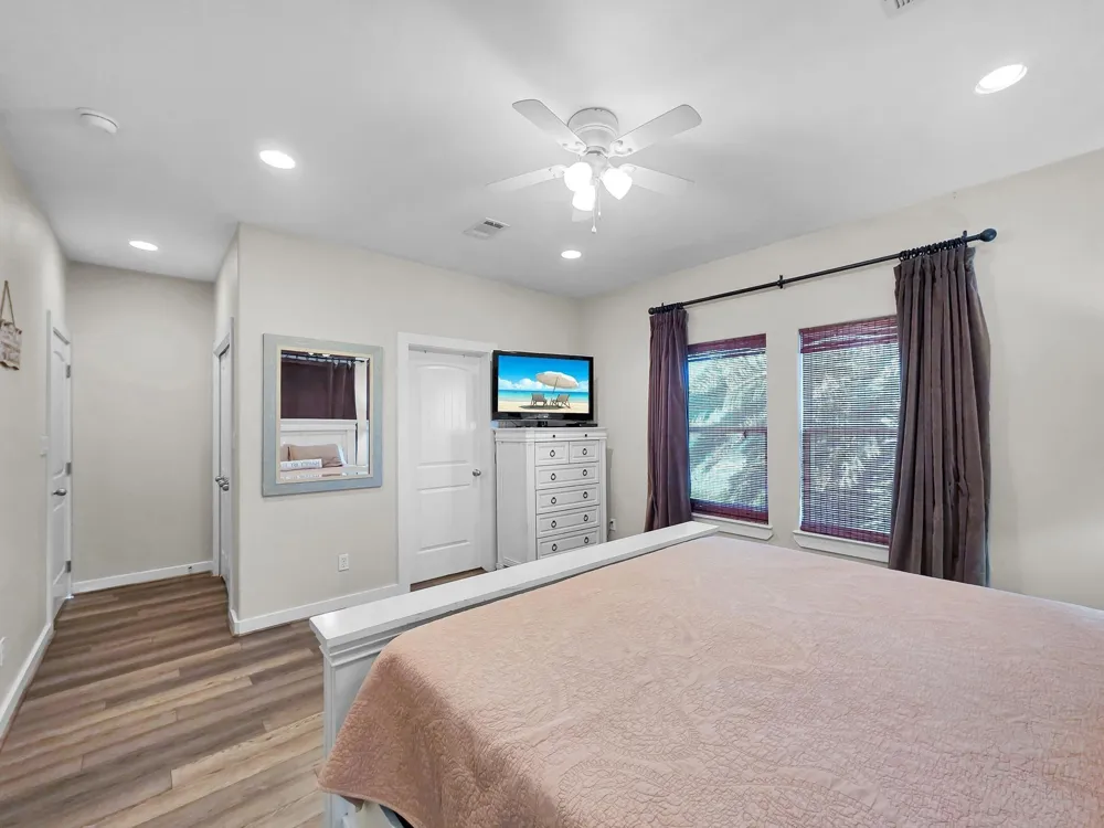 1300 Yacht Basin Gilchrist, TX 77617