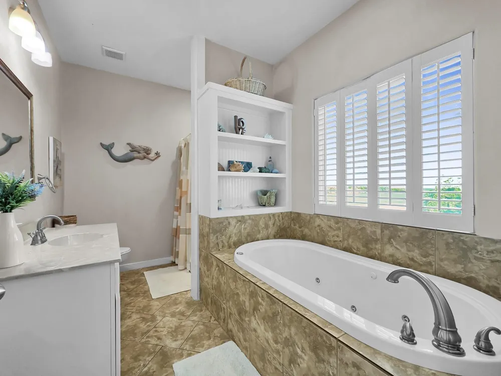 1300 Yacht Basin Gilchrist, TX 77617