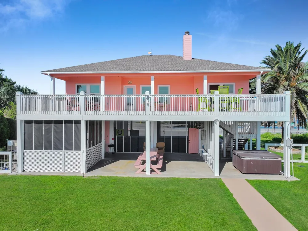 1300 Yacht Basin Gilchrist, TX 77617
