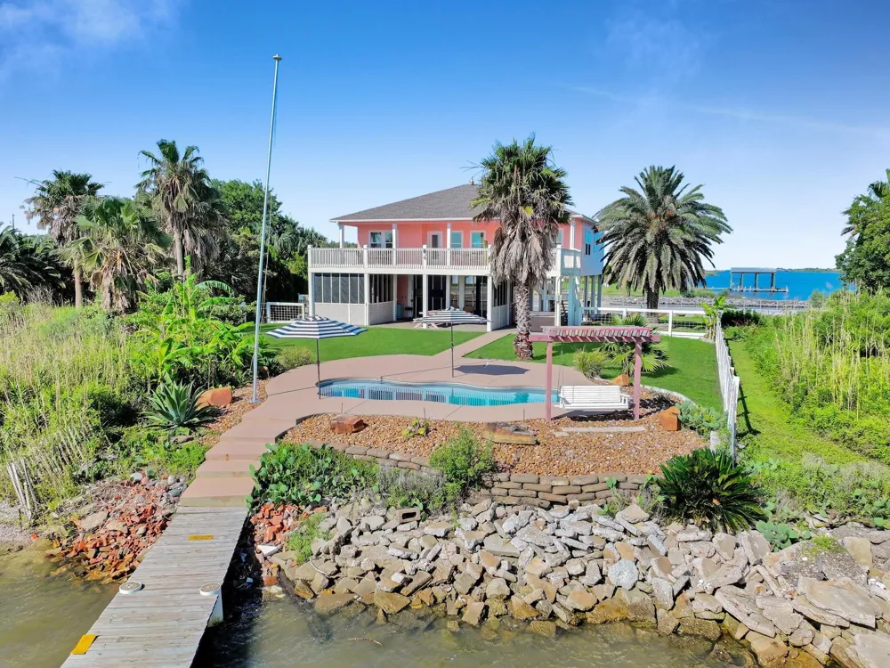 1300 Yacht Basin Gilchrist, TX 77617