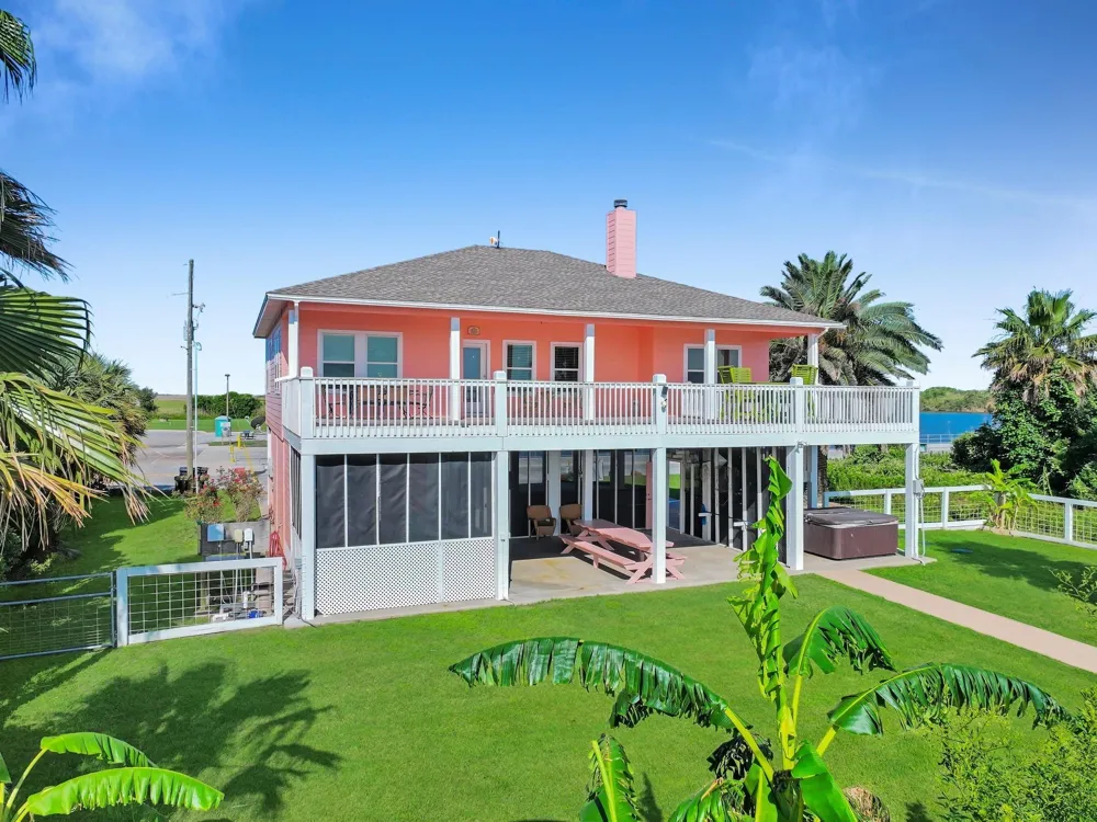1300 Yacht Basin Gilchrist, TX 77617