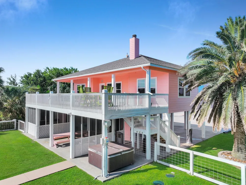 1300 Yacht Basin Gilchrist, TX 77617