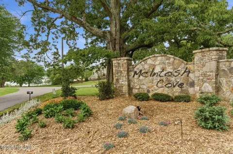 25 Mcintosh Circle