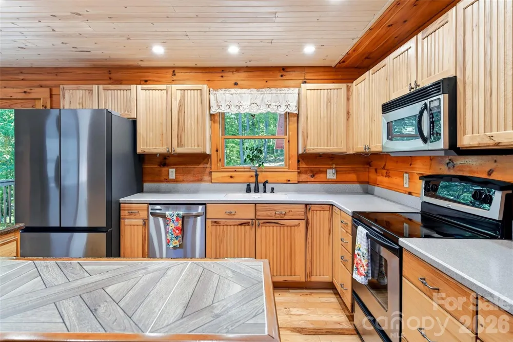 545 Mountain Crest Drive S Marion, NC 28752