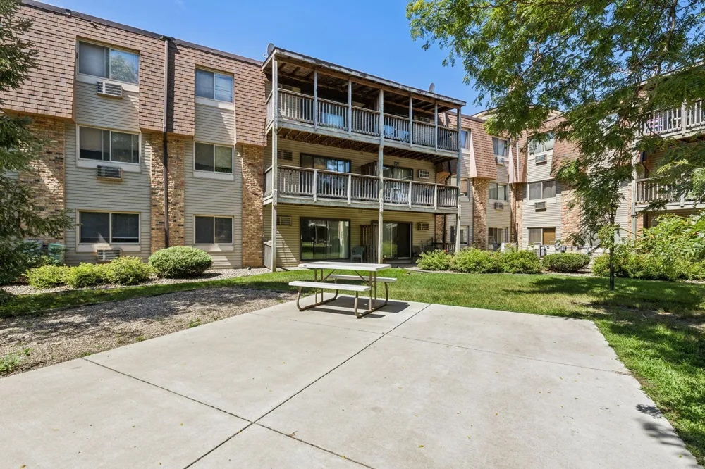 2011 E 122nd Street #D5 Burnsville, MN 55337