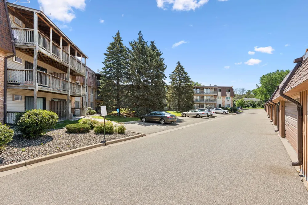 2011 E 122nd Street #D5 Burnsville, MN 55337
