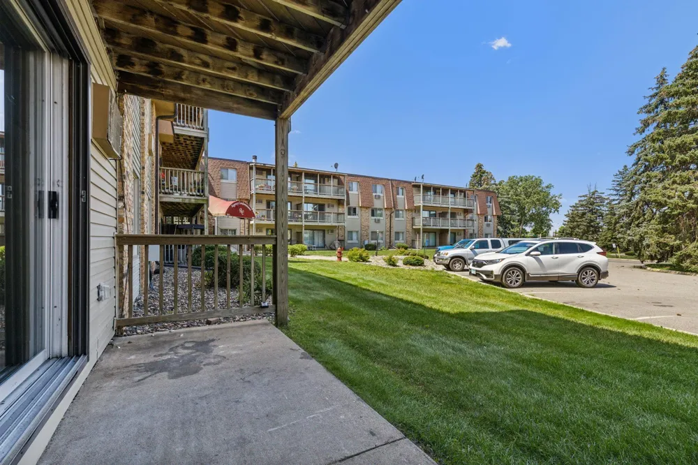 2011 E 122nd Street #D5 Burnsville, MN 55337