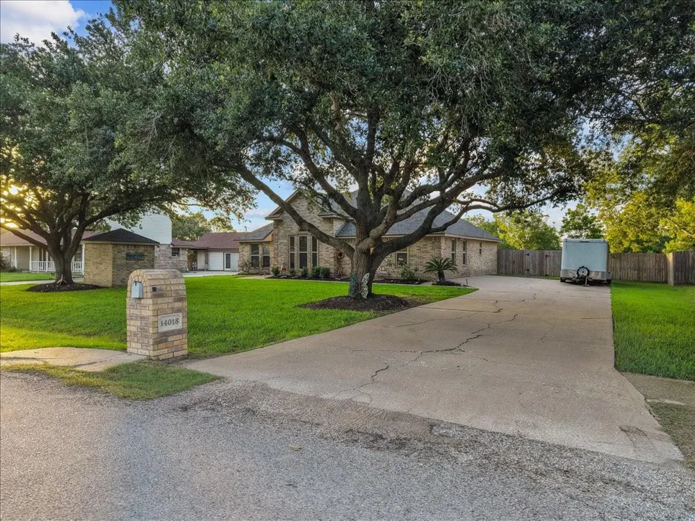14018 Cimarron Road Santa Fe, TX 77517