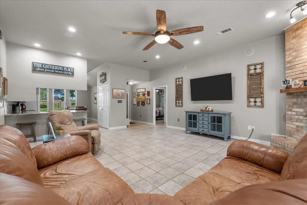 14018 Cimarron Road Santa Fe, TX 77517