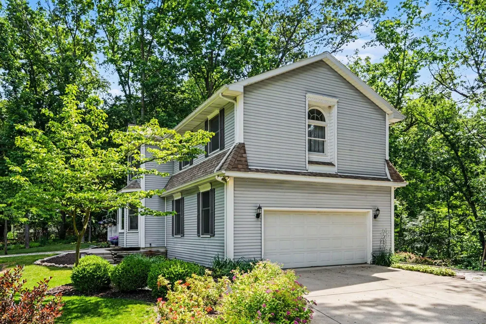 11261 Bridlewood Trail Berrien Springs, MI 49103