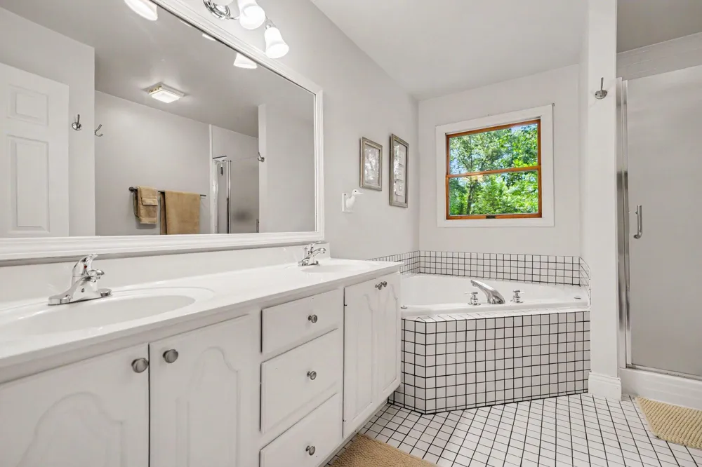 11261 Bridlewood Trail Berrien Springs, MI 49103