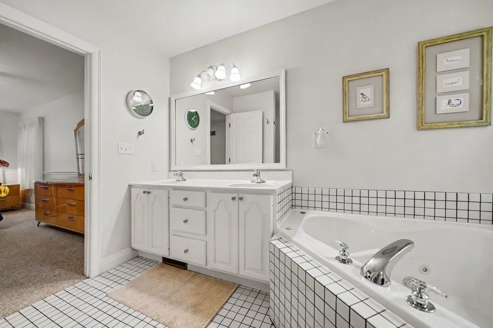 11261 Bridlewood Trail Berrien Springs, MI 49103