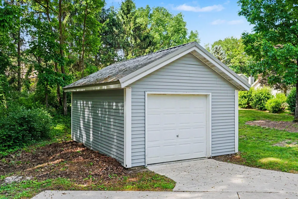 11261 Bridlewood Trail Berrien Springs, MI 49103