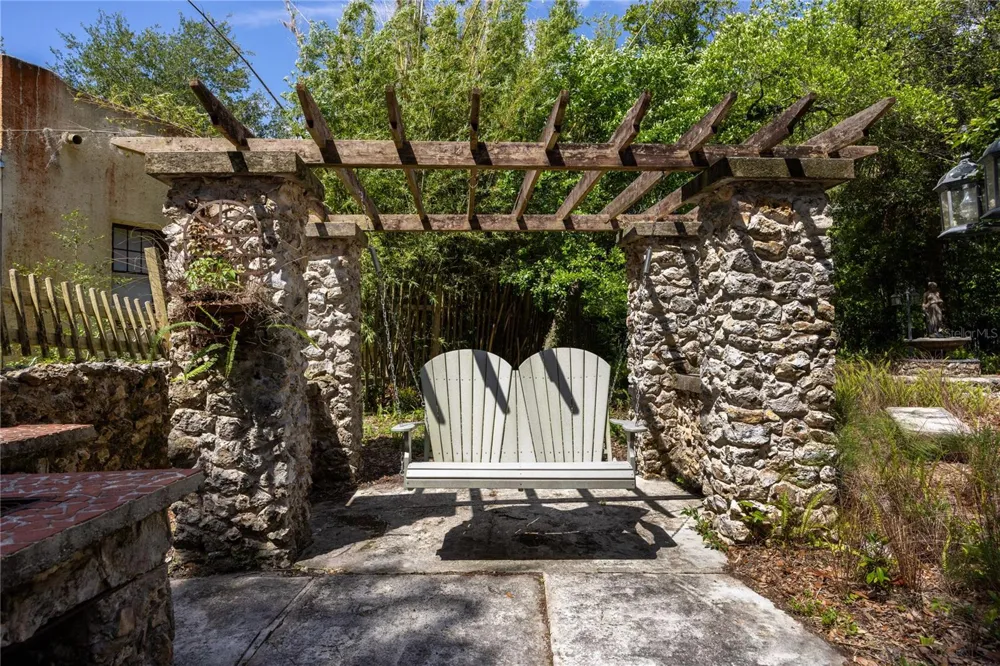 720 NE BOULEVARD Gainesville, FL 32601