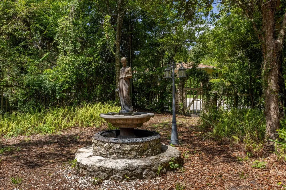 720 NE BOULEVARD Gainesville, FL 32601