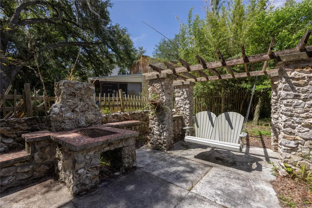 720 NE BOULEVARD Gainesville, FL 32601