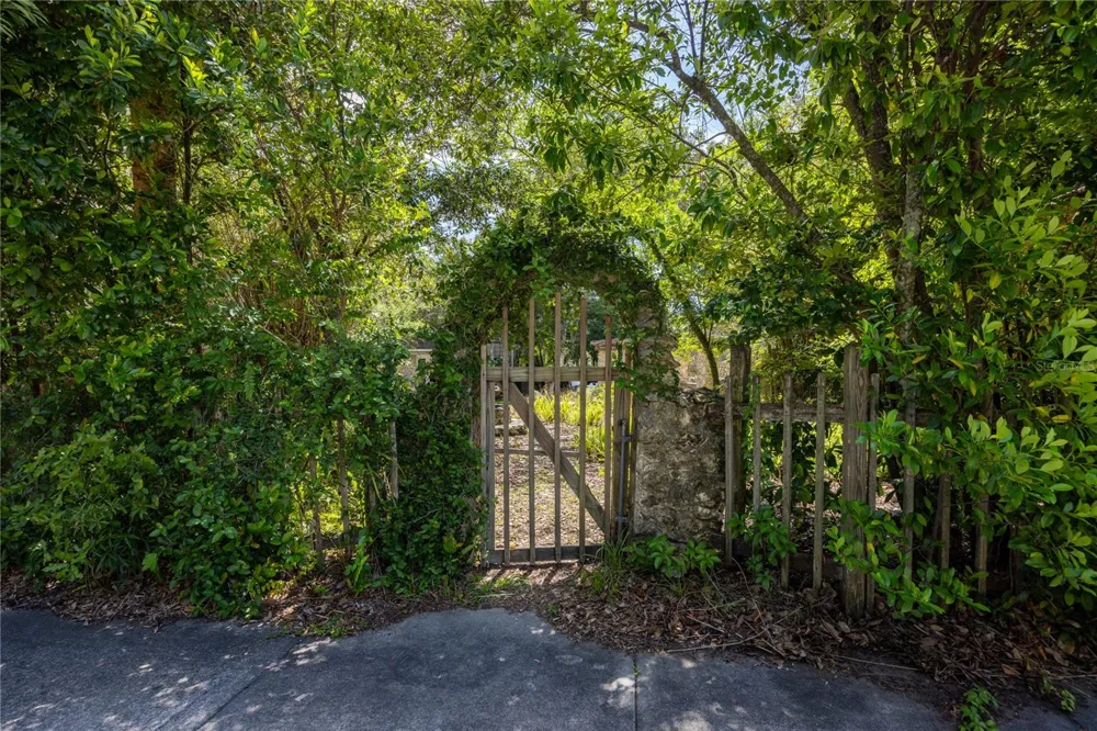 720 NE BOULEVARD Gainesville, FL 32601