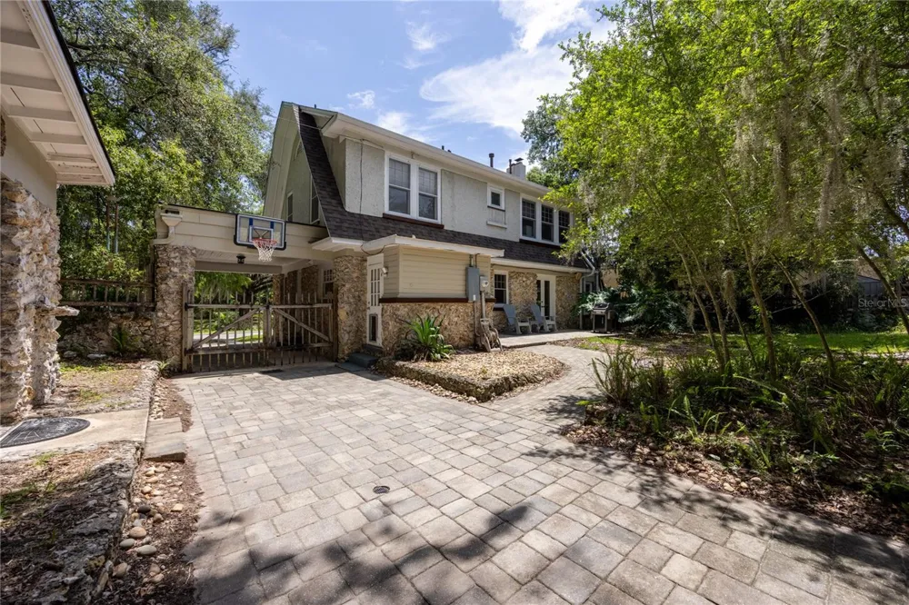 720 NE BOULEVARD Gainesville, FL 32601