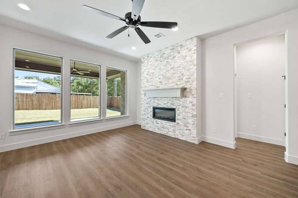 902 Boston Lane River Oaks, TX 76114
