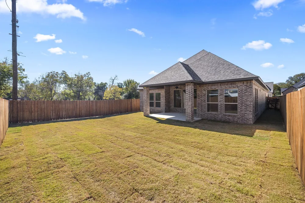 902 Boston Lane River Oaks, TX 76114