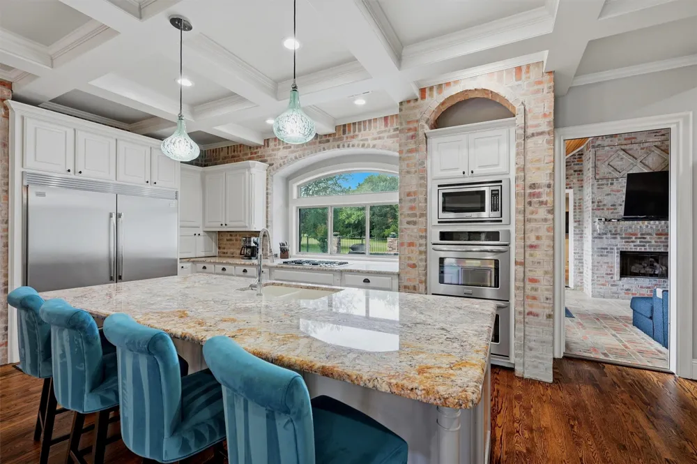 107 Iriquois Drive Lake Kiowa, TX 76240