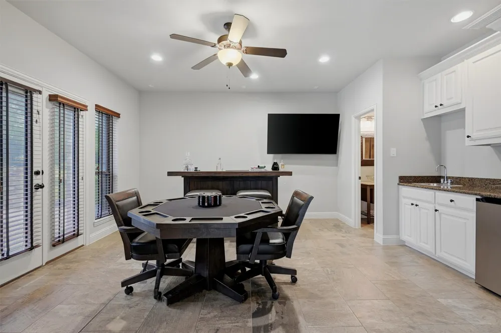 107 Iriquois Drive Lake Kiowa, TX 76240