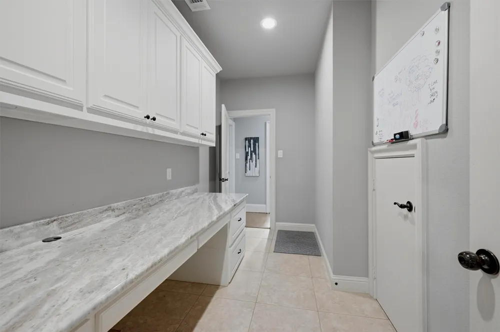 107 Iriquois Drive Lake Kiowa, TX 76240