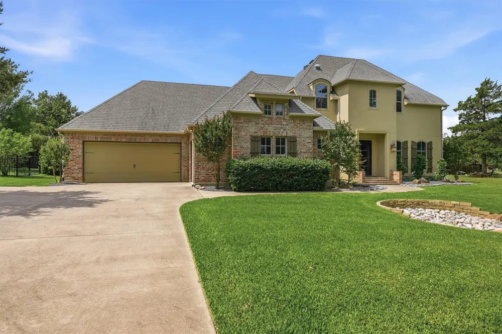 107 Iriquois Drive Lake Kiowa, TX 76240