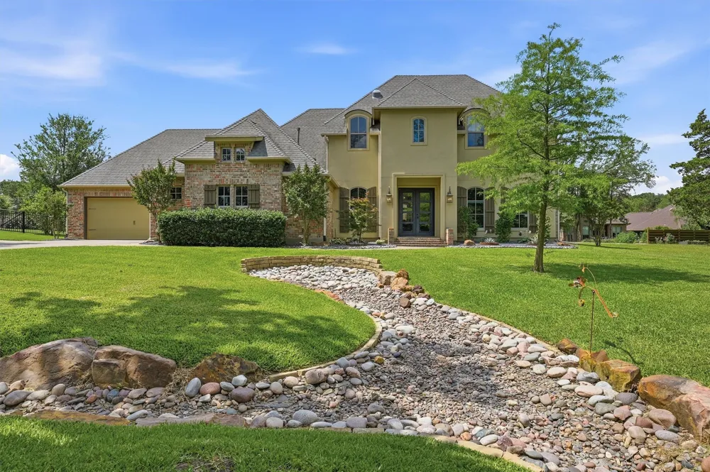 107 Iriquois Drive Lake Kiowa, TX 76240