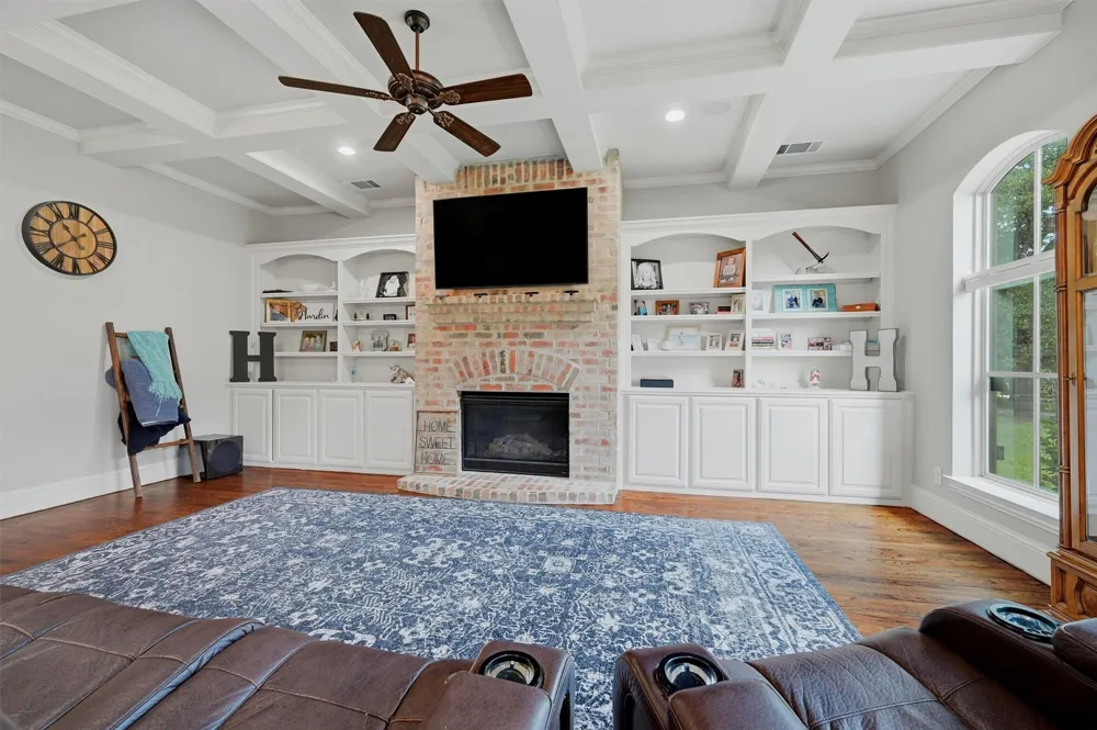 107 Iriquois Drive Lake Kiowa, TX 76240