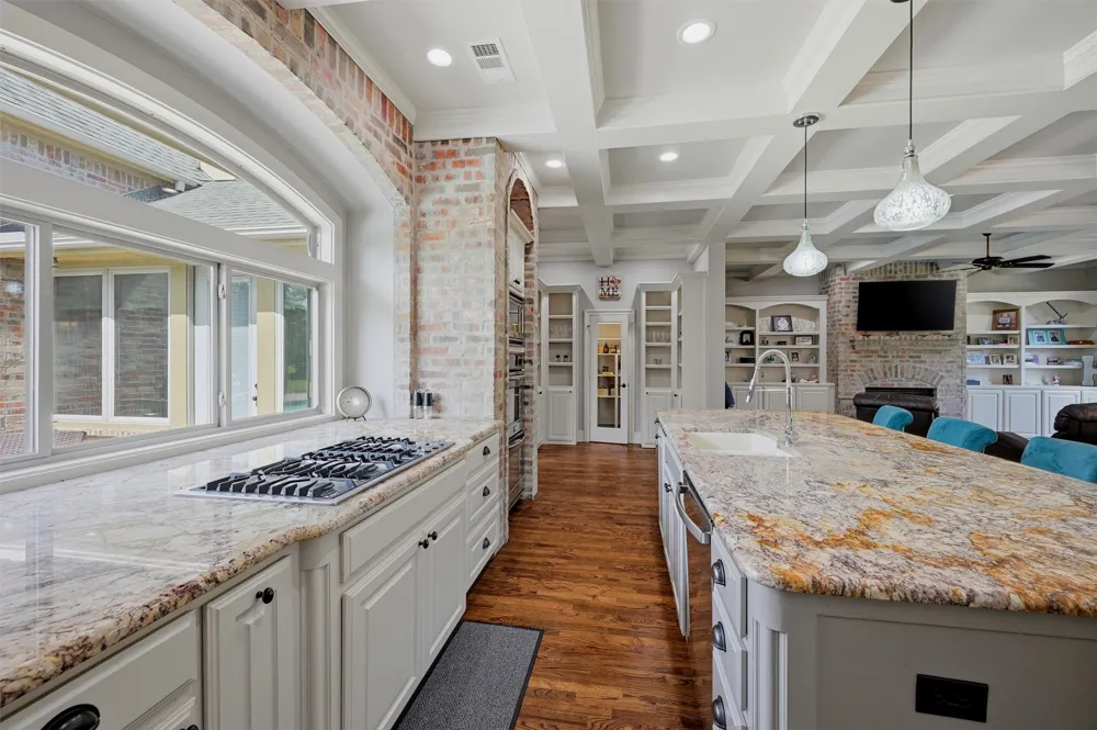 107 Iriquois Drive Lake Kiowa, TX 76240