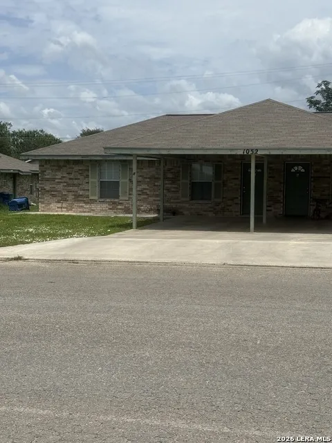 1052 LONG ST Pleasanton, TX 78064