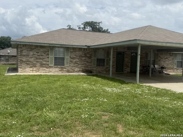 1052 LONG ST Pleasanton, TX 78064