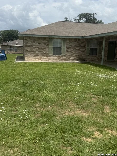 1052 LONG ST Pleasanton, TX 78064