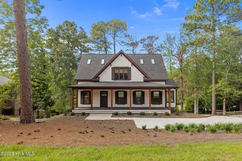 135 Lake Forest Drive SW