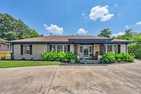 407 W Alamo Street