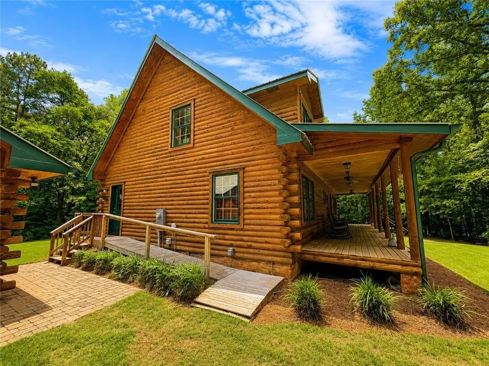 1120 Ridgewood Drive Pendergrass, GA 30567