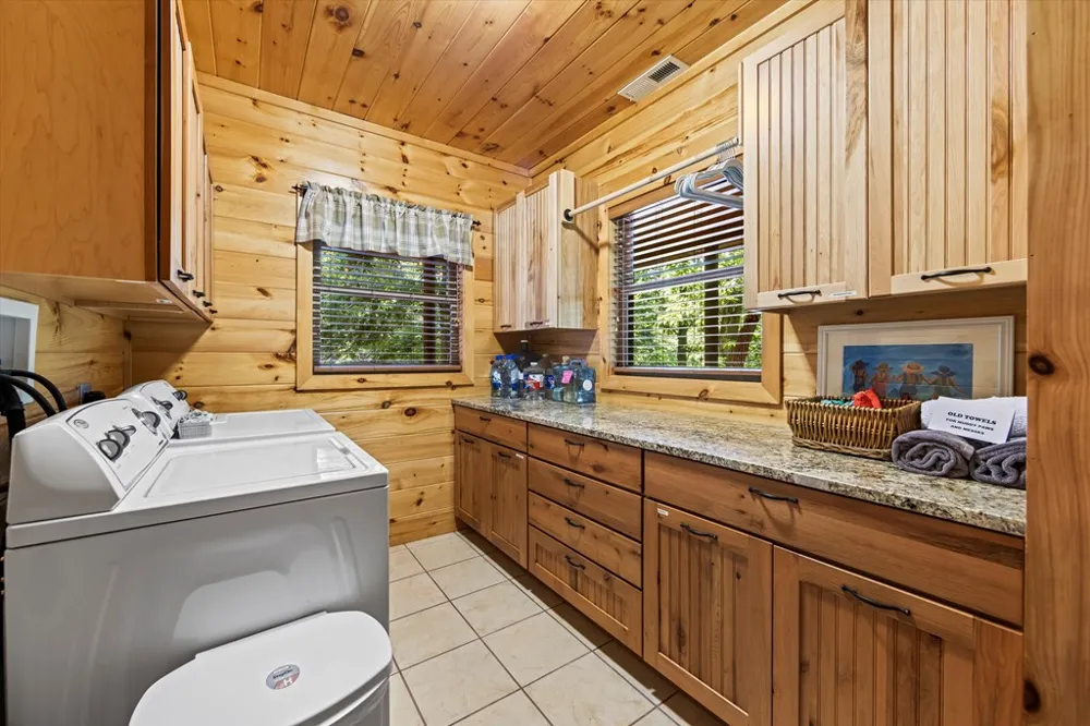 Hummingbird Lane Almond, NC 28702
