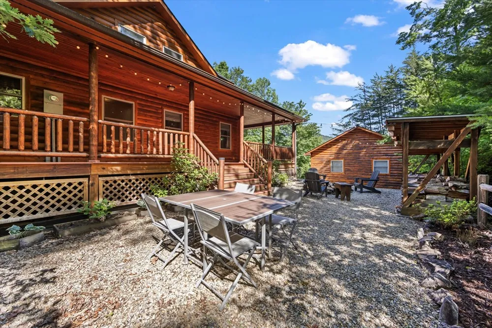Hummingbird Lane Almond, NC 28702