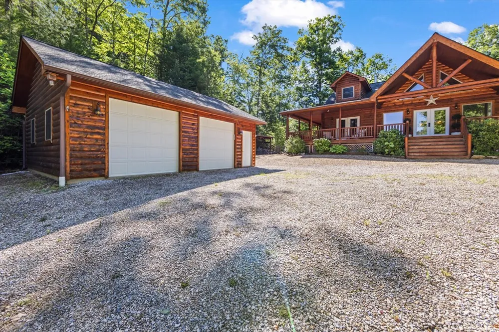 Hummingbird Lane Almond, NC 28702