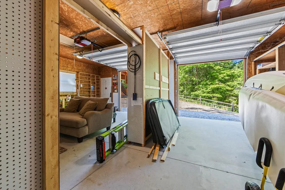 Hummingbird Lane Almond, NC 28702