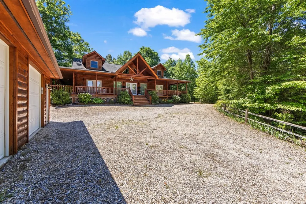 Hummingbird Lane Almond, NC 28702