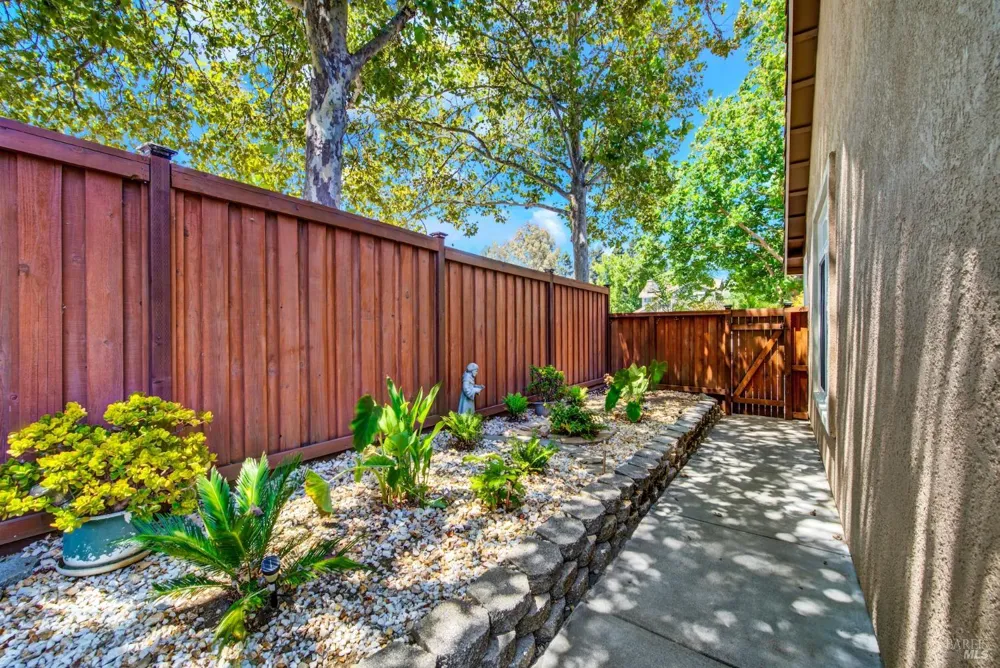 413 Crownpointe Circle Vacaville, CA 95687